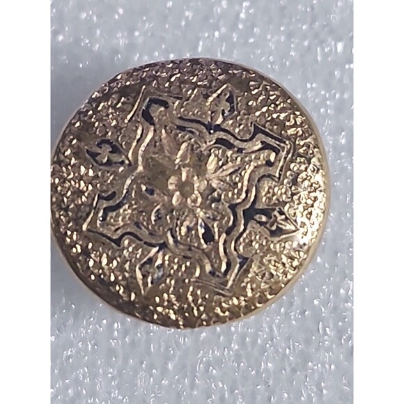 Vintage Brass Etched Floral Button – Textured Gold-Tone Metal ¾” - Picture 2 of 10